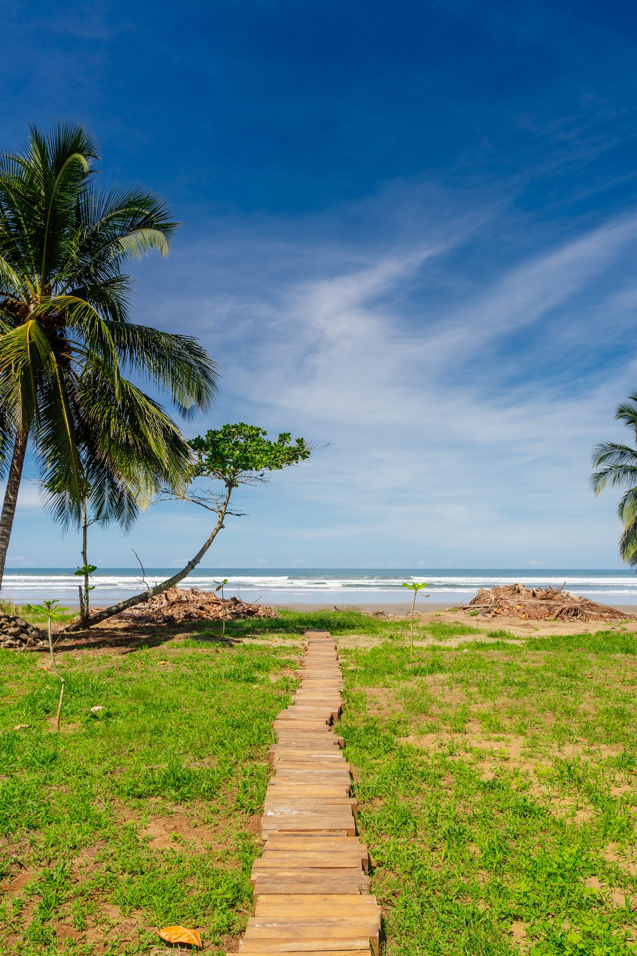 Boardwalk from the gardens to the beach, Mar del Sol Playa Coyote